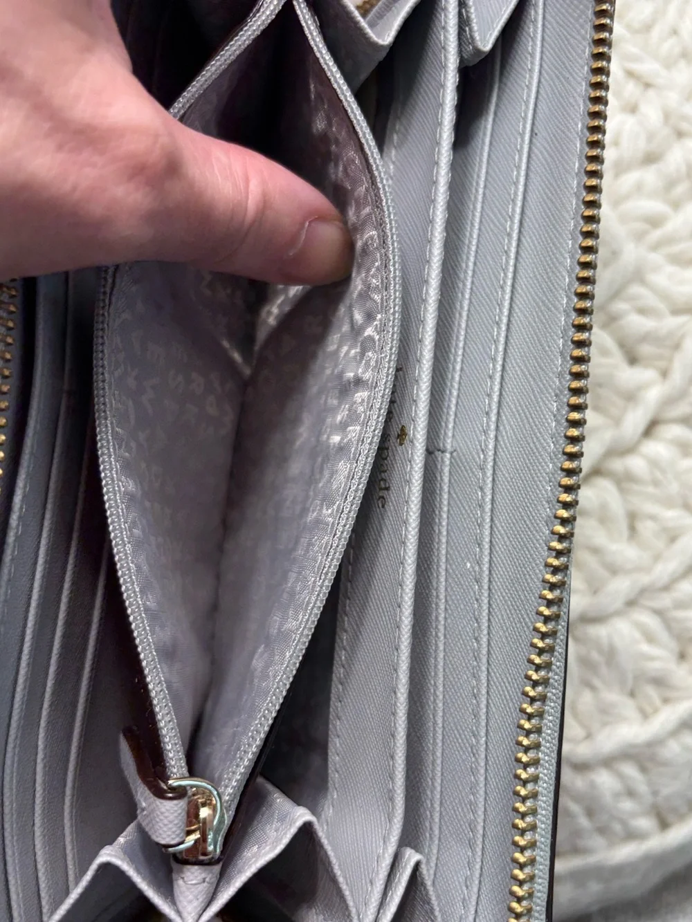 ♠️KATE SPADE EUC Saffiano Leather Continental zip around Wallet light gray
